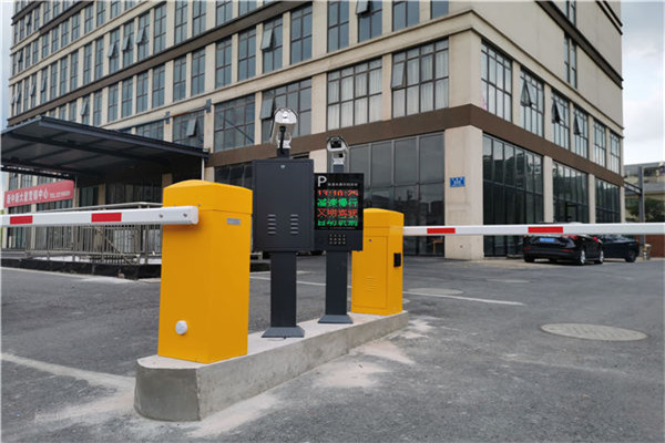 為什么道閘桿容易損壞，更換道閘桿應注意哪些問(wèn)題